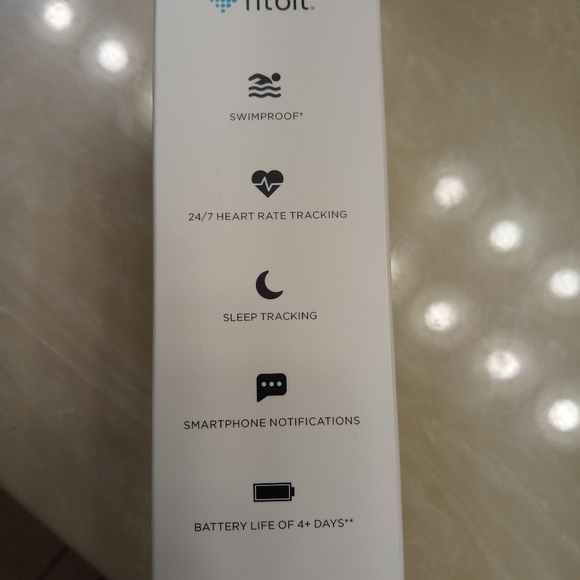 Fitbit versa - Picture 2 of 3